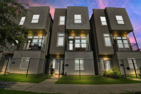 AMAZING ROOFTOP! DOWNTOWN SKYLINE VIEWS!!! SLEEPS 15